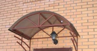 Козырьки из профильной трубы в Саратове - монтаж от 1727 руб. | 64 навеса